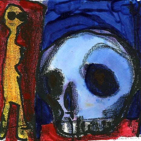 Galeriewand mit leuchtenden Illustrationen und Besuchern